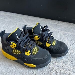 Jordan Kids Black and Yellow Retro-Style Sneakers